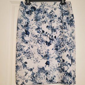 #475 EUC Alex Marie Blue & White Floral Skirt Size 6